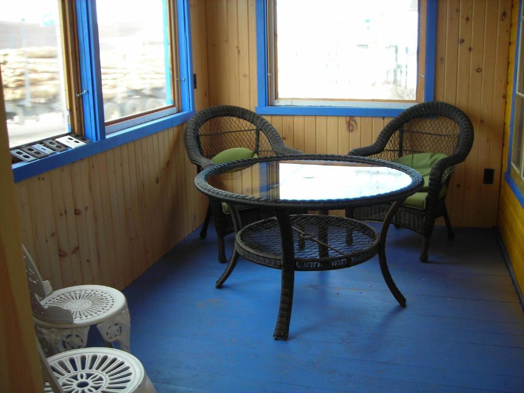 Des Hauteurs Et Cafe De La Place 4* Saint Zenon