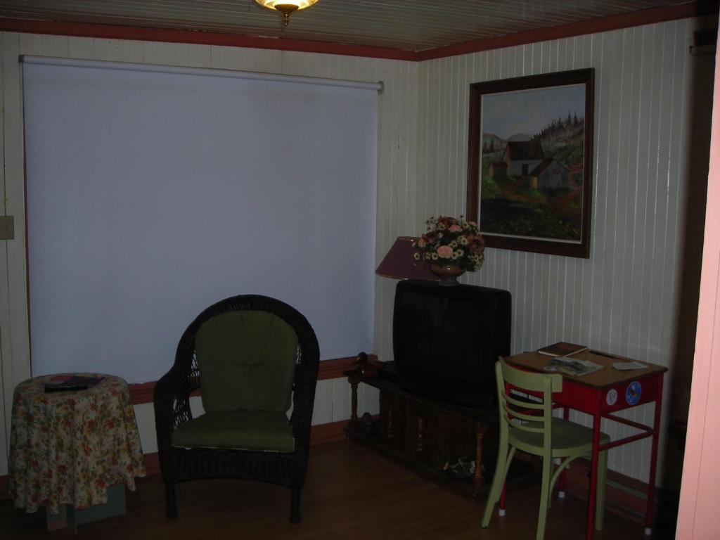 Des Hauteurs Et Cafe De La Place Bed & Breakfast 4*
