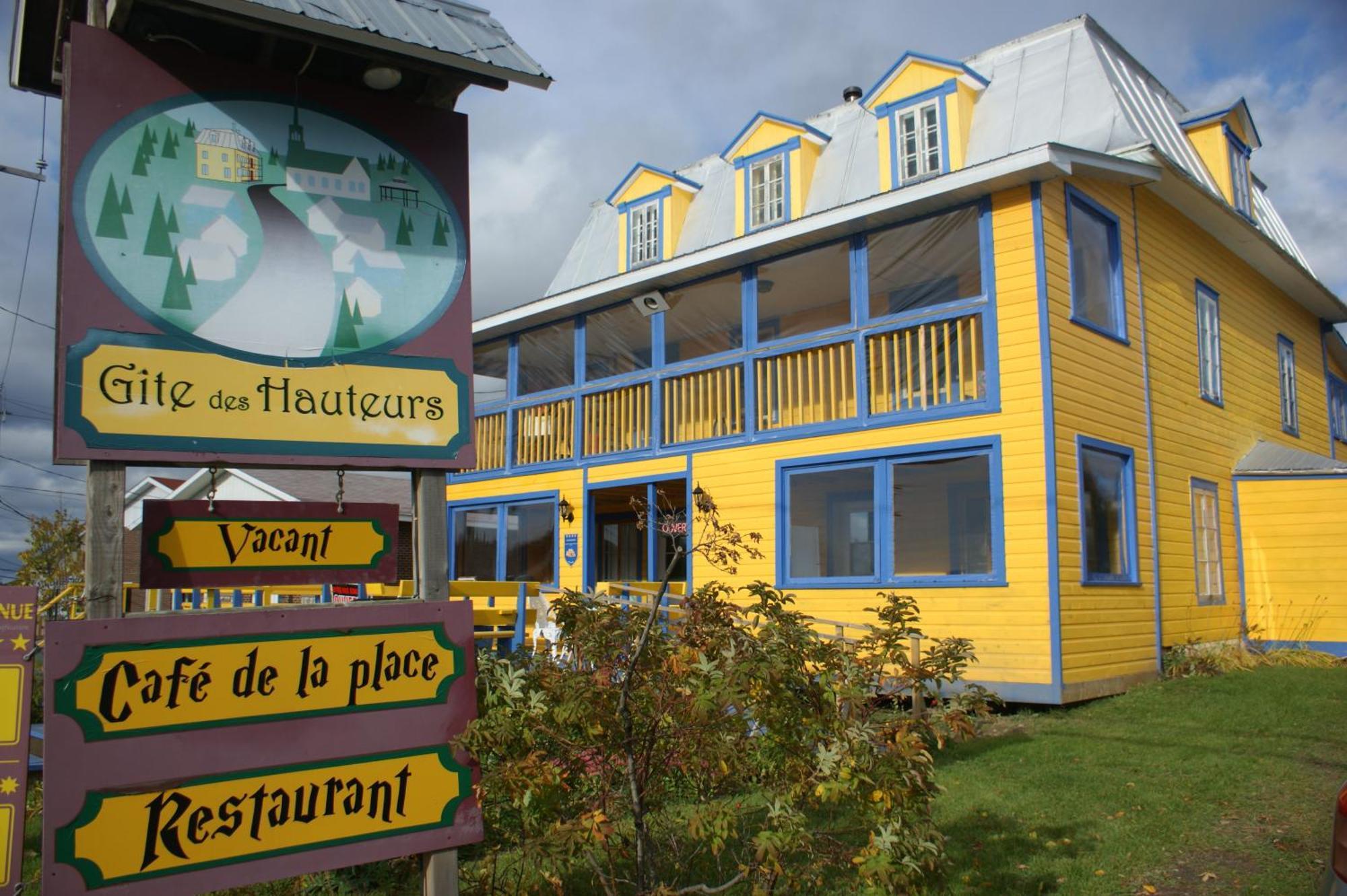 Bed & Breakfast Des Hauteurs Et Cafe De La Place 4*