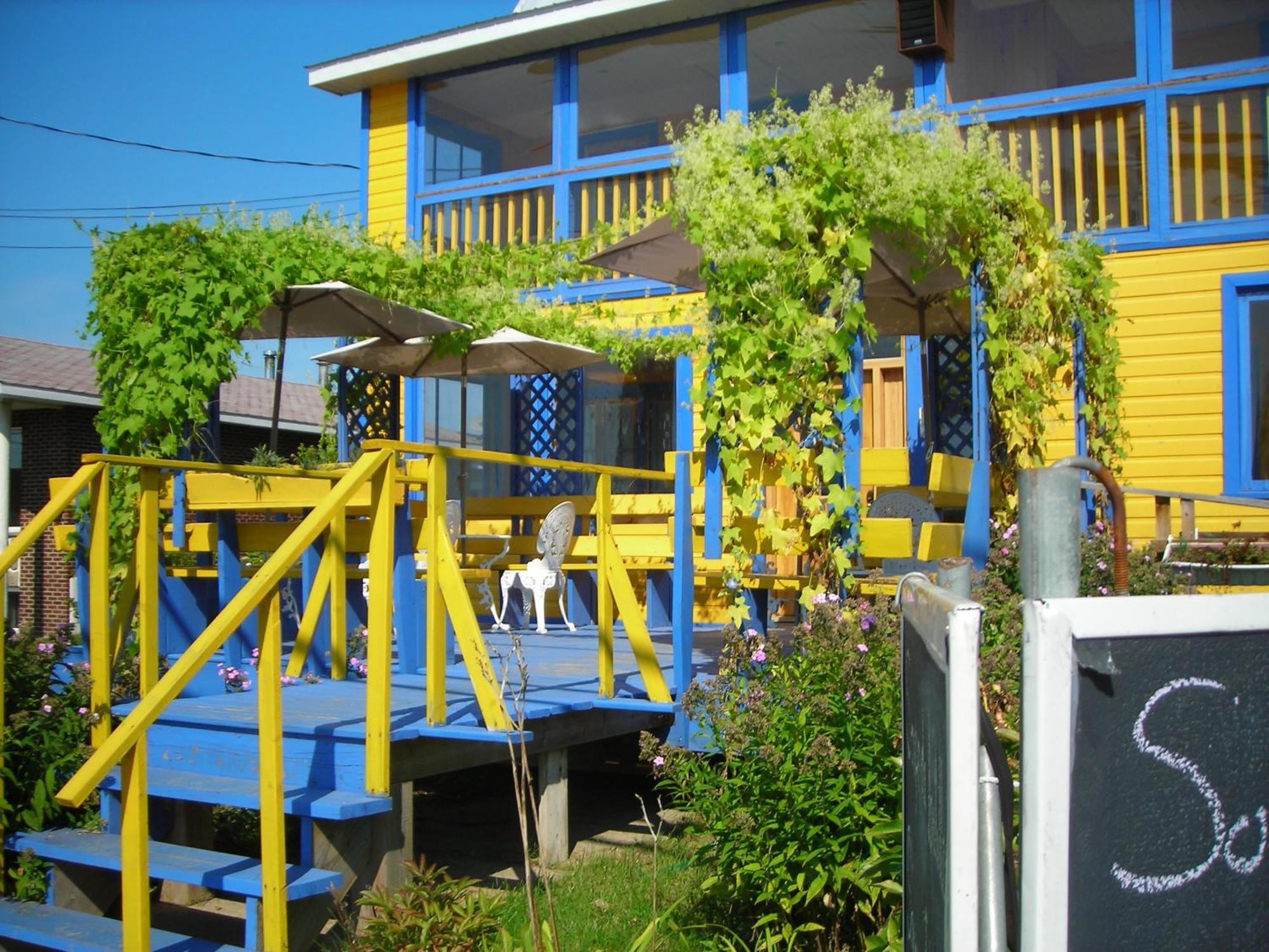 Bed & Breakfast Des Hauteurs Et Cafe De La Place 4*