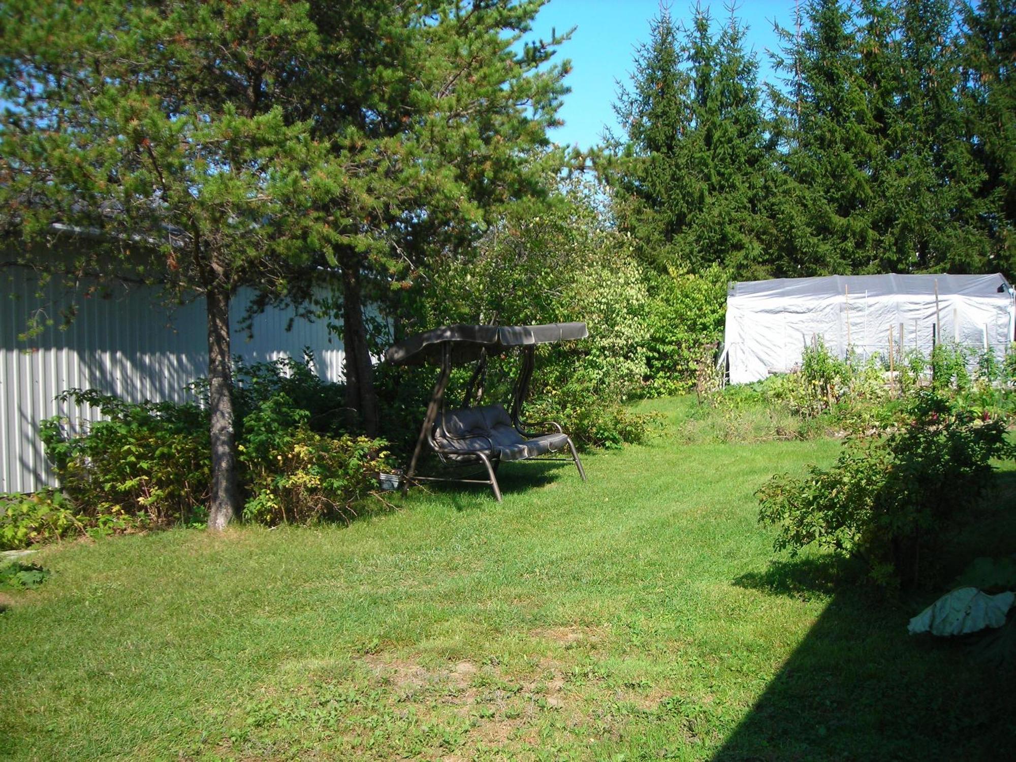 Des Hauteurs Et Cafe De La Place Bed & Breakfast Saint Zenon