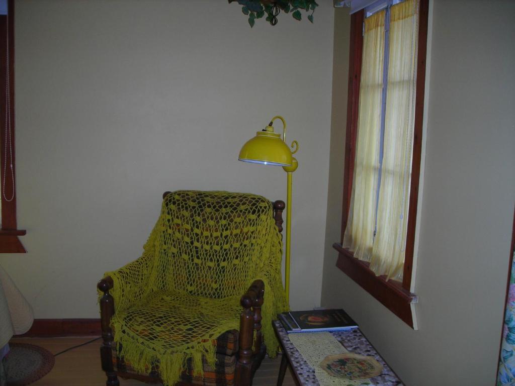 Des Hauteurs Et Cafe De La Place Bed & Breakfast 4*